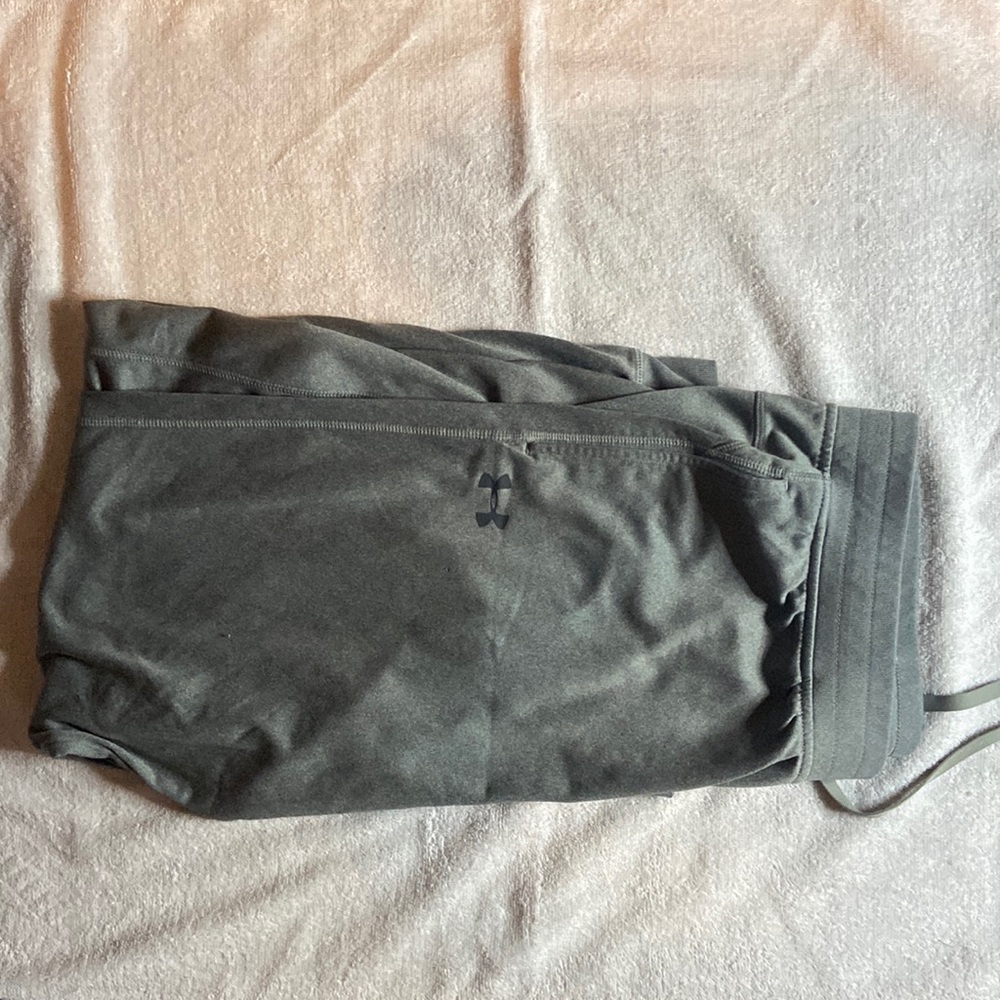 Grey UnderArmpur joggers
